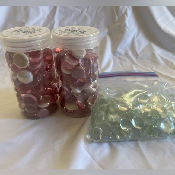 Bundle of clear, cream and pink glass beads vase fillers - Picture 1 of 8